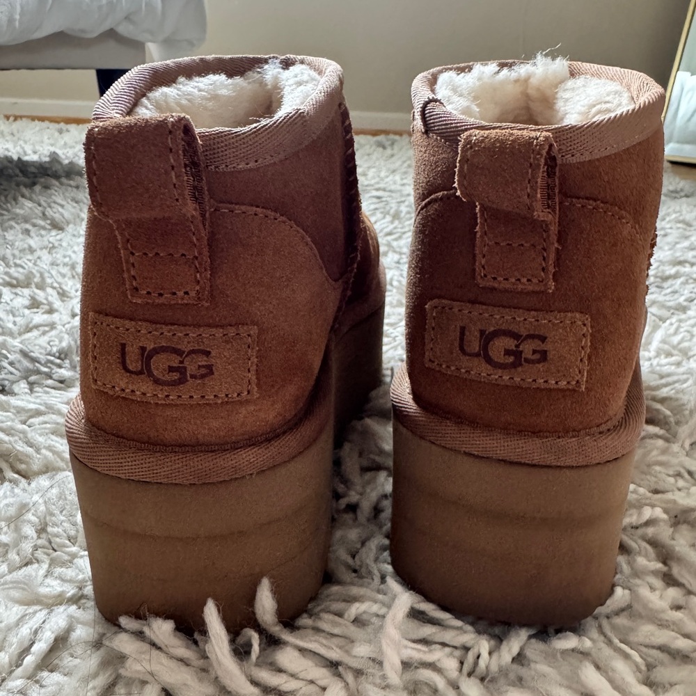 UGG Classic Ultra Mini Platform - Picture 3 of 6